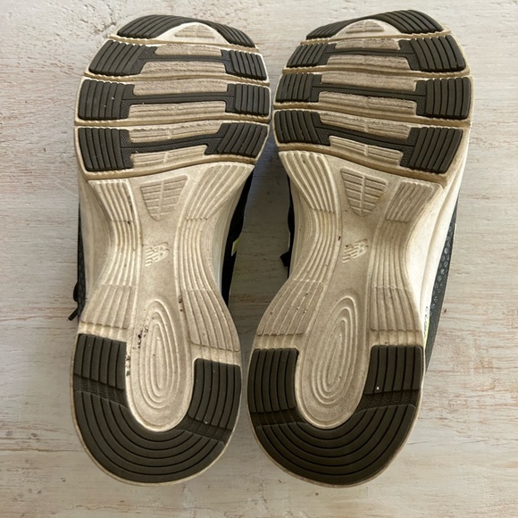 New Balance 711 Women’s army green fluorescent yellow polka dot size 9W - Picture 8 of 9